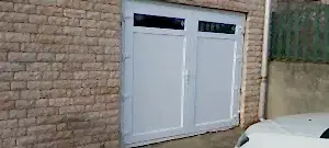 műanyag kétszárnyú nyíló garázsajtó érden