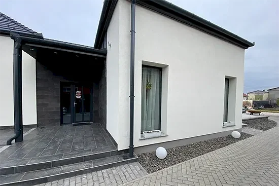 színes fóliás műanyag ablak