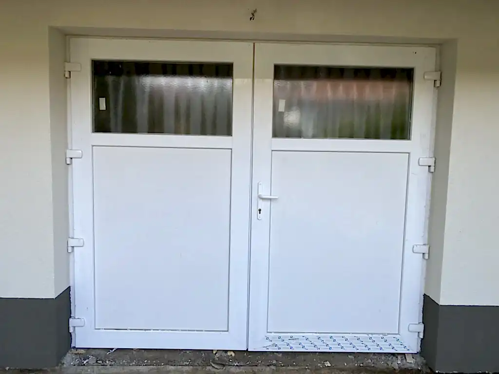 Kétszárnyú garázskapu